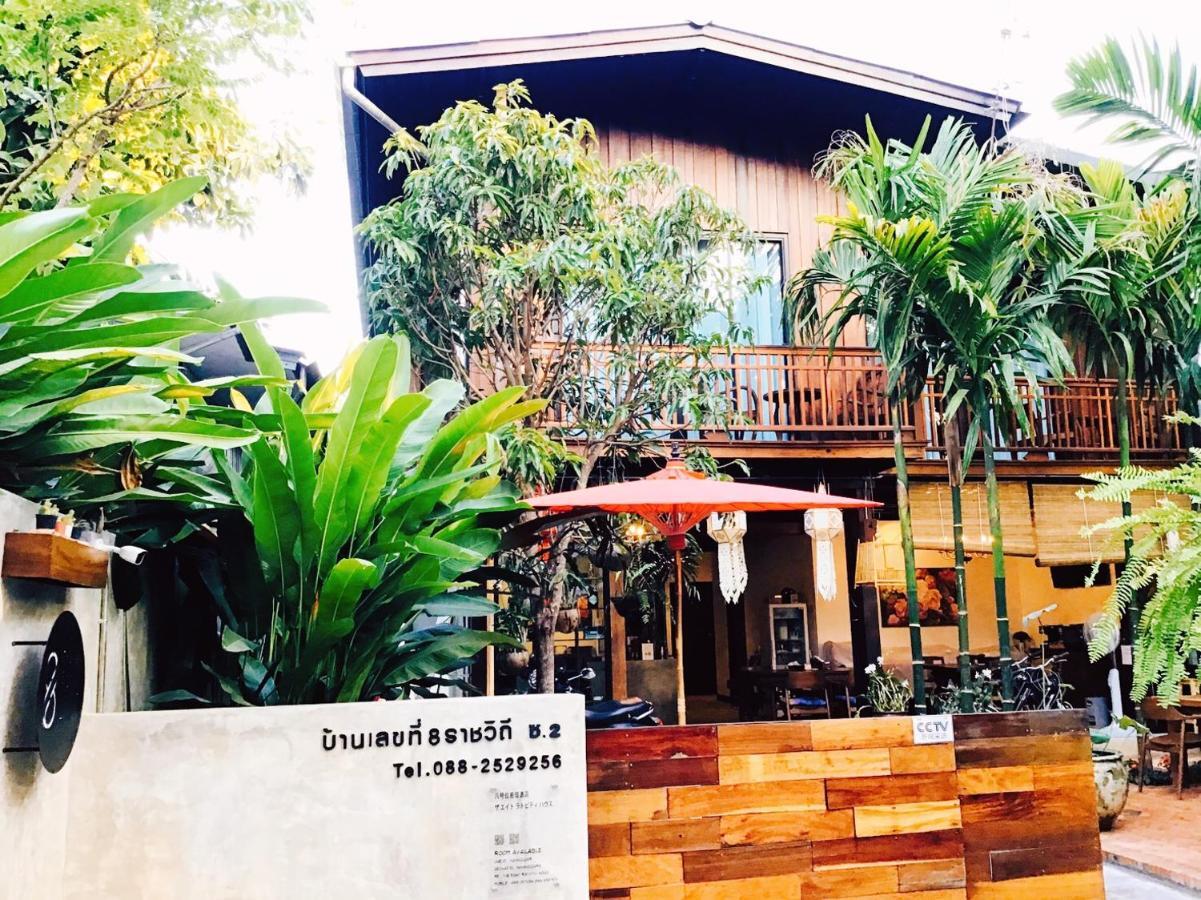 Отель The Eight Ratvithi House Чиангмай Экстерьер фото